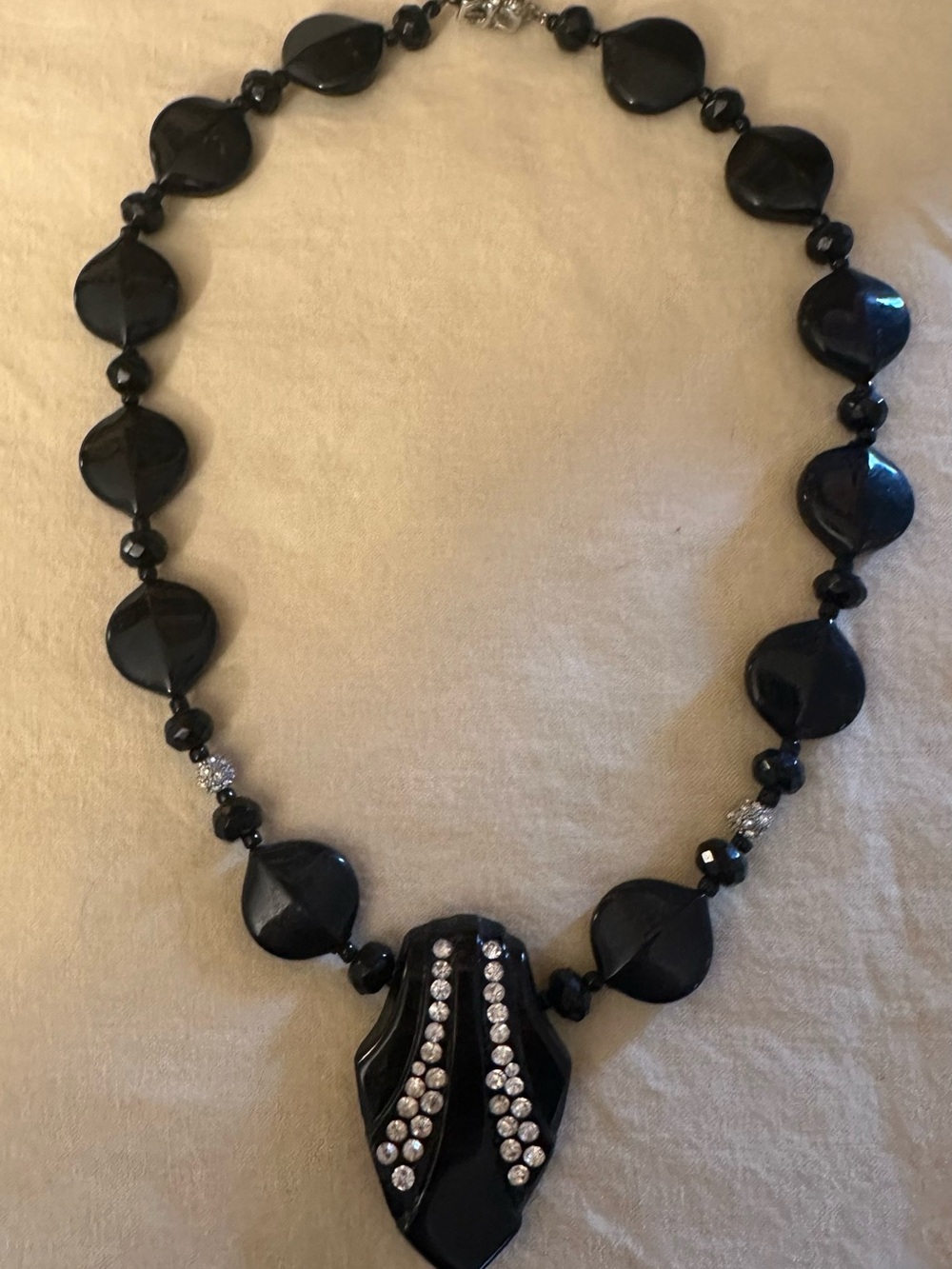 Vintage Black Rhinestone Pendant Necklace - Women Jewelry